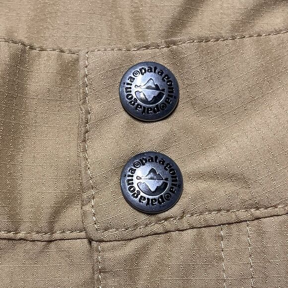 Patagonia Shorts Womens 12 Tan Beige Zip Snap Closure Hiking Lightweight Active - Picture 2 of 12